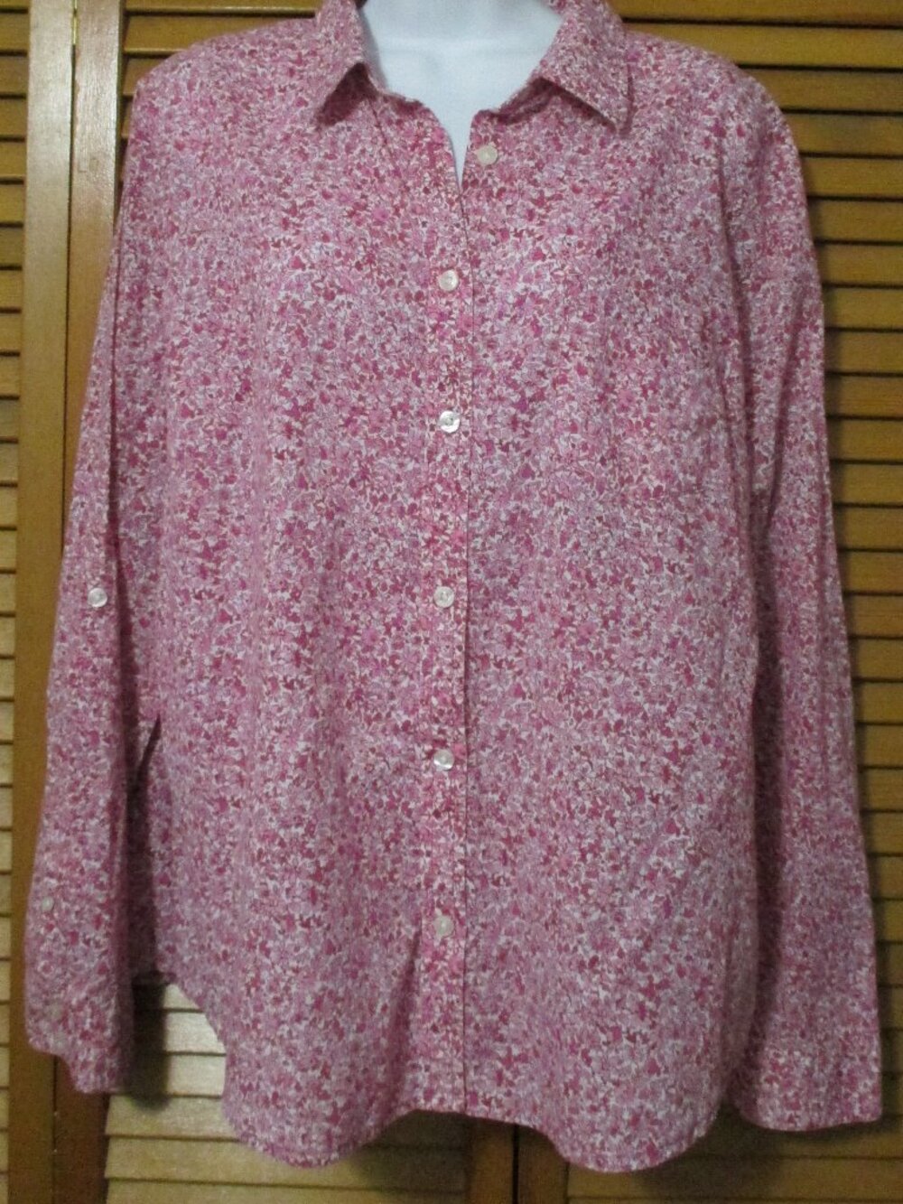 Izod top lightweight cotton, button up sleeves, pink floral great cond. size XL